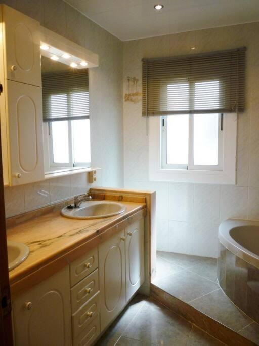 Moderno Apartamento En El Centro บิลาโนวา อิลา เจลตรู ภายนอก รูปภาพ